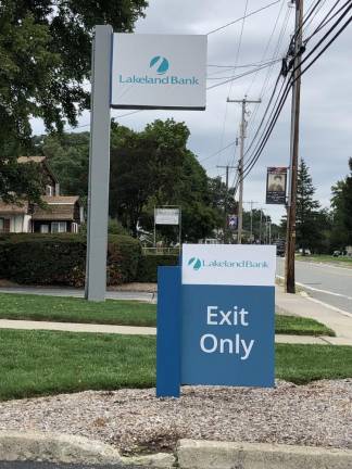 <b>Lakeland Bank signs are now temporary. (Photo by Kathy Shwiff)</b>