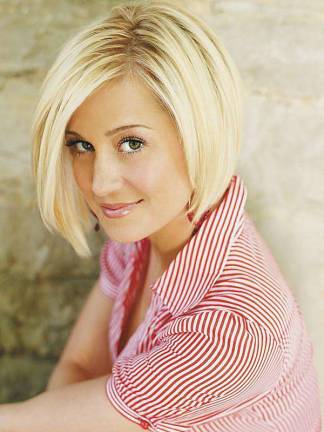 Kellie Pickler to perform at Mayo Center