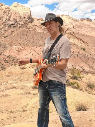 Peter Scance performs Friday, March 14 at Jimmy Geez North in Oak Ridge. (Photo courtesy of Peter Scance)