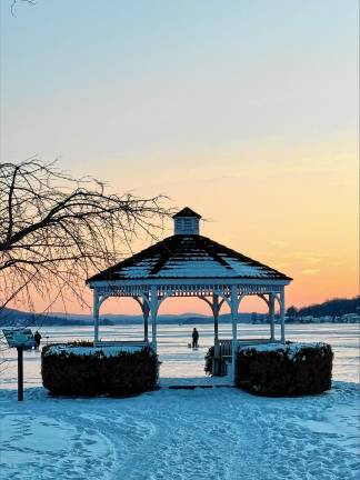 Greenwood Lake. Fishing on the ice