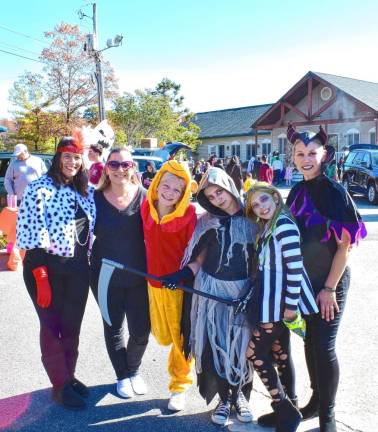 From left are Danielle Grayson, Kristy Brischler, Alexis Brischler, Emily Giannantonio, Alayna Grayson and Melissa Giannantonio.