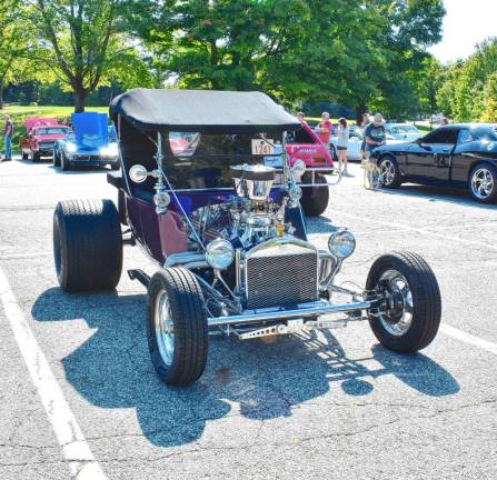 CC7 An early Ford bucket T.