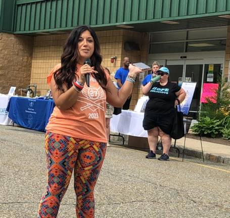 SF4 Charlene Pappas, founder of Scott’s Fun Run, speaks to the crowd before the run begins. The run is in memory of her boyfriend, Scott Stalbaum, who died of a drug overdose in 2018.