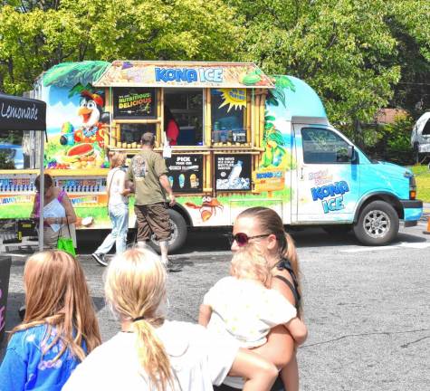 Kona Ice was among the food trucks.