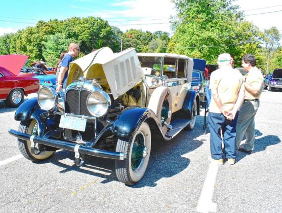 CC3 This 1928 Auburn was awarded Best Antique Car.