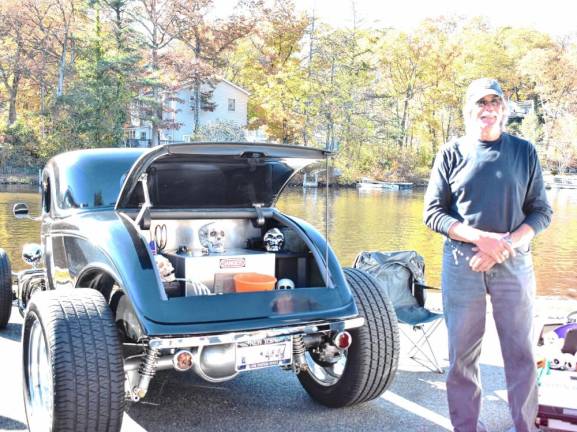 Tom Tonnessen and his 1933 Ford roadster coupe.