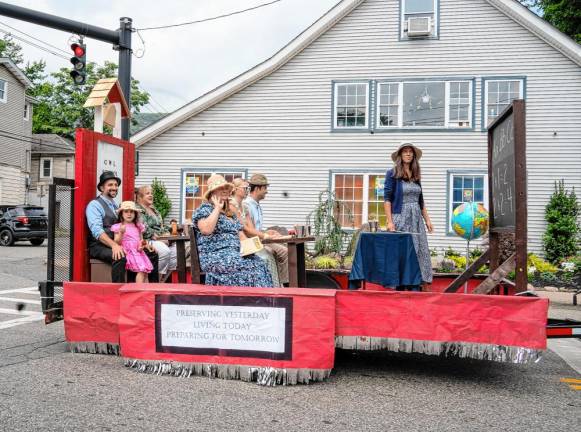 The Greenwood Lake Union Free School District float depicts a historic scene. (Photo by Nancy Madacsi)