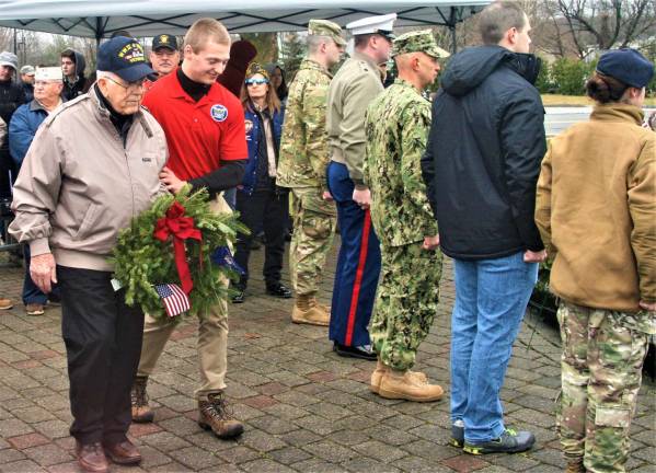 Community gathers for ‘Wreaths Across America’ Day