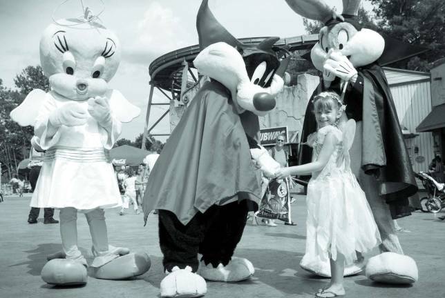 Six Flags's Halloween Fright Fest featuring Looney Tunes characters Sylvester, Tweety and Bugs Bunny.