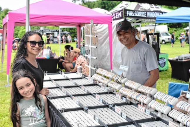 Julissa Gabriele and her daughter Juliana look at jewelry for sale by vendor Angel Carrillo.