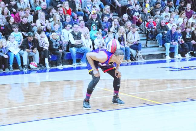 HW7 Harlem Wizards player Devon ‘Livewire’ Curry balances the ball during a trick shot.