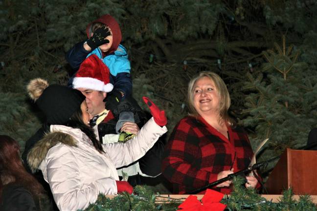 Mayor Michele Dale leads the tree lighting festivities Monday night.