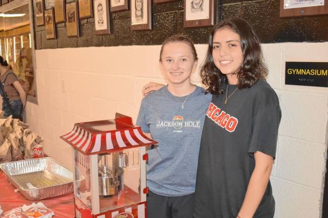 Juniors Lauren Jakobczuk, left, and Addison Arciniega volunteer to help with the event.