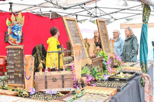 More than 300 craft vendors took part in the festival. (Photo by Maria Kovic)