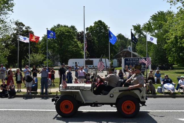 Memorial Day ceremony, parade draw crowd