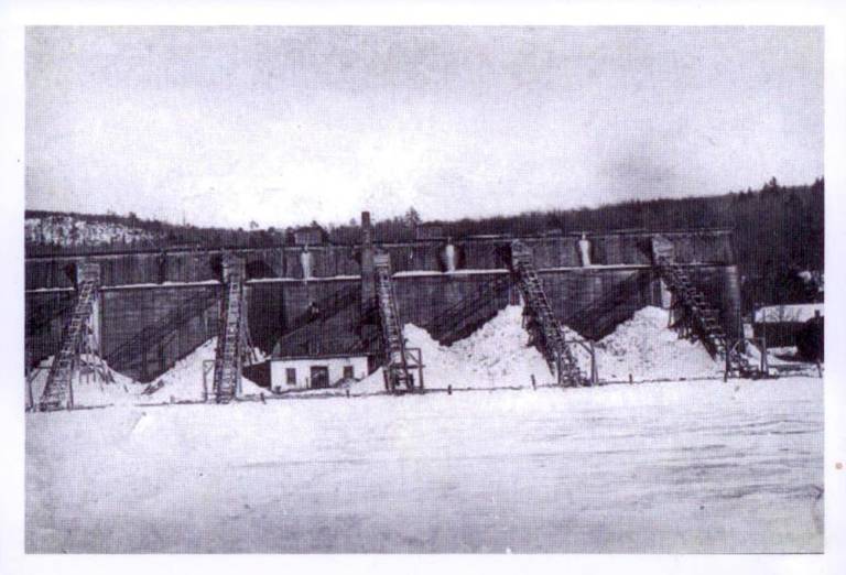 $!Ice cutting on Greenwood Lake was a major industry in West Milford during the winter. Photo courtesy of West Milford Heritage Committee